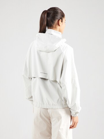 NIKE - Chaqueta deportiva 'SWIFT' en blanco