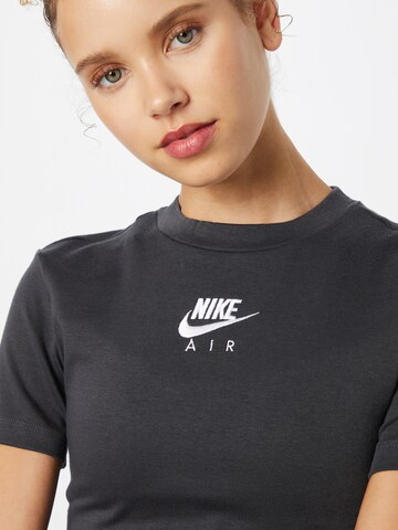 Nike Sportswear T-shirt i grå