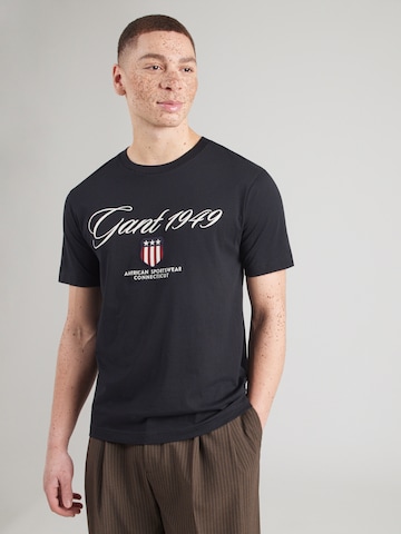 Tricou de la GANT pe negru: față