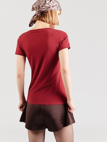 Maglietta di GUESS in rosso