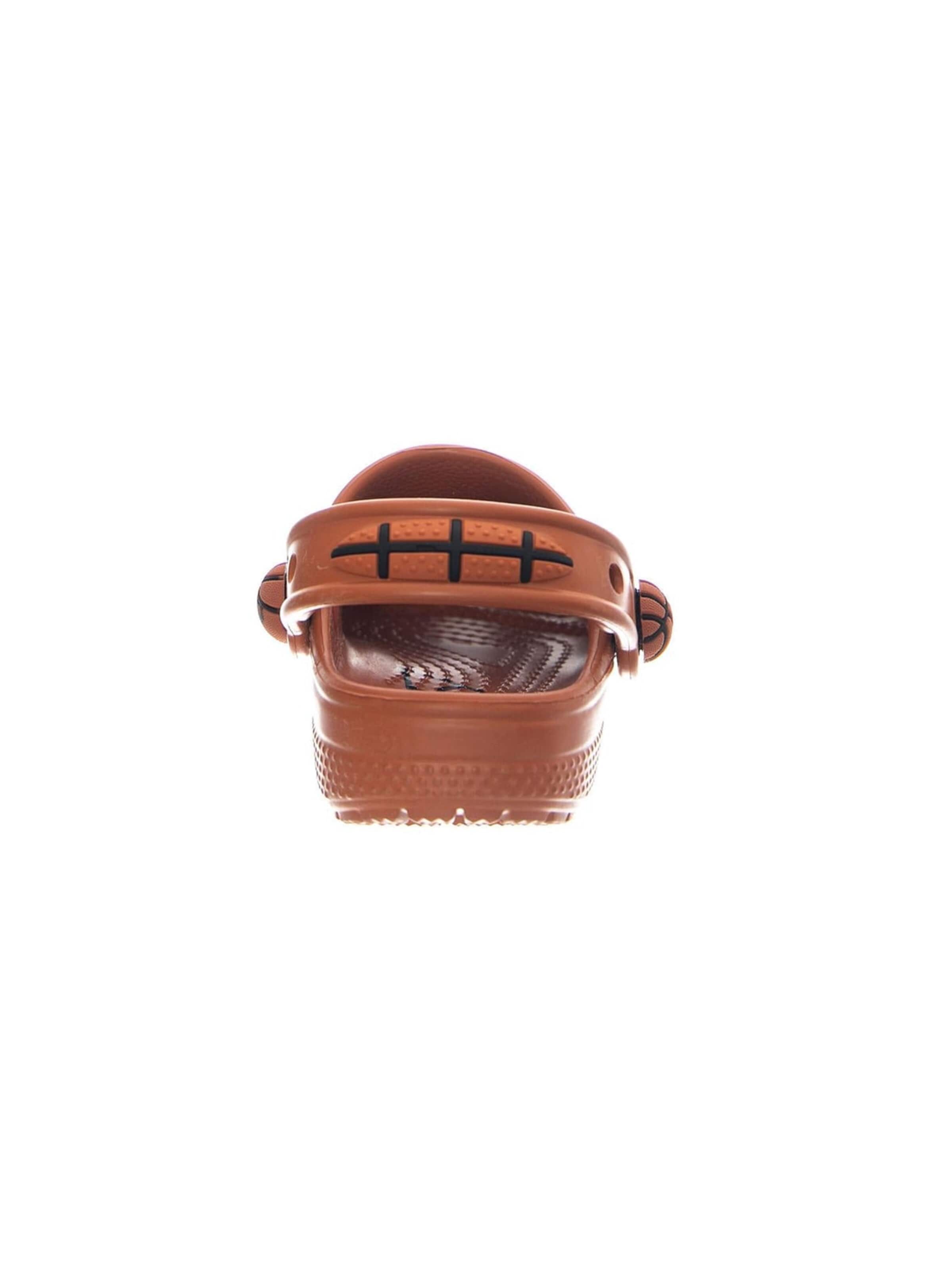 Sandalo 'Classic Basketball Clog T' di Crocs in marrone