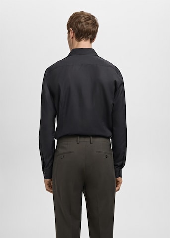 MANGO MAN Slim Fit Hemd 'Emeritol' in Schwarz
