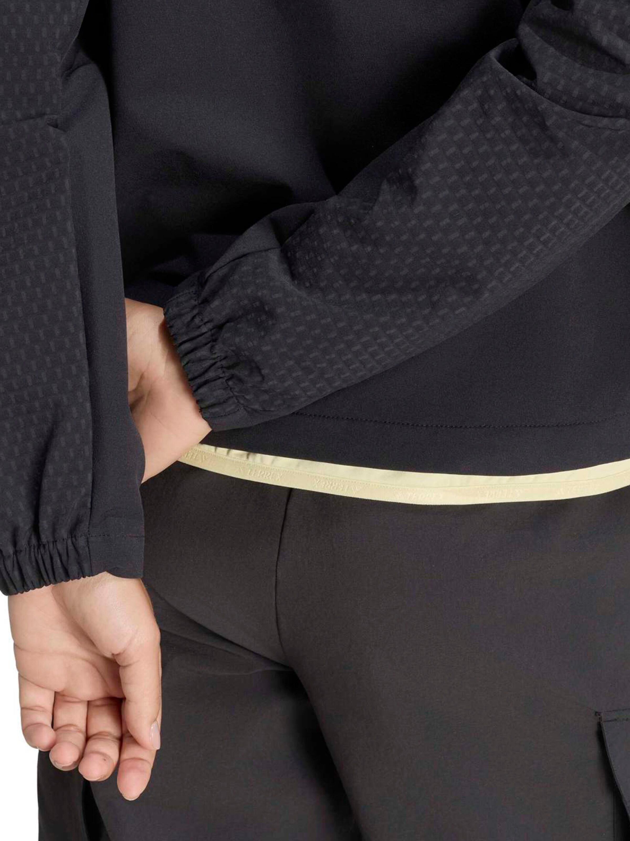 ADIDAS TERREX Куртка в спортивном стиле 'MT' в Черный