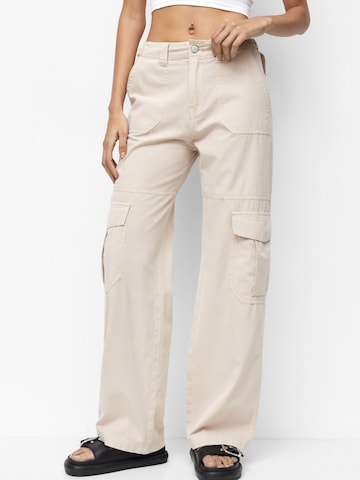 Pull&Bear Regular Cargo trousers in Pink: front