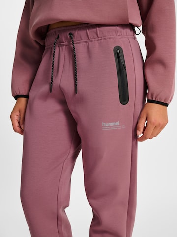 Hummel Regular Sports trousers in Pink