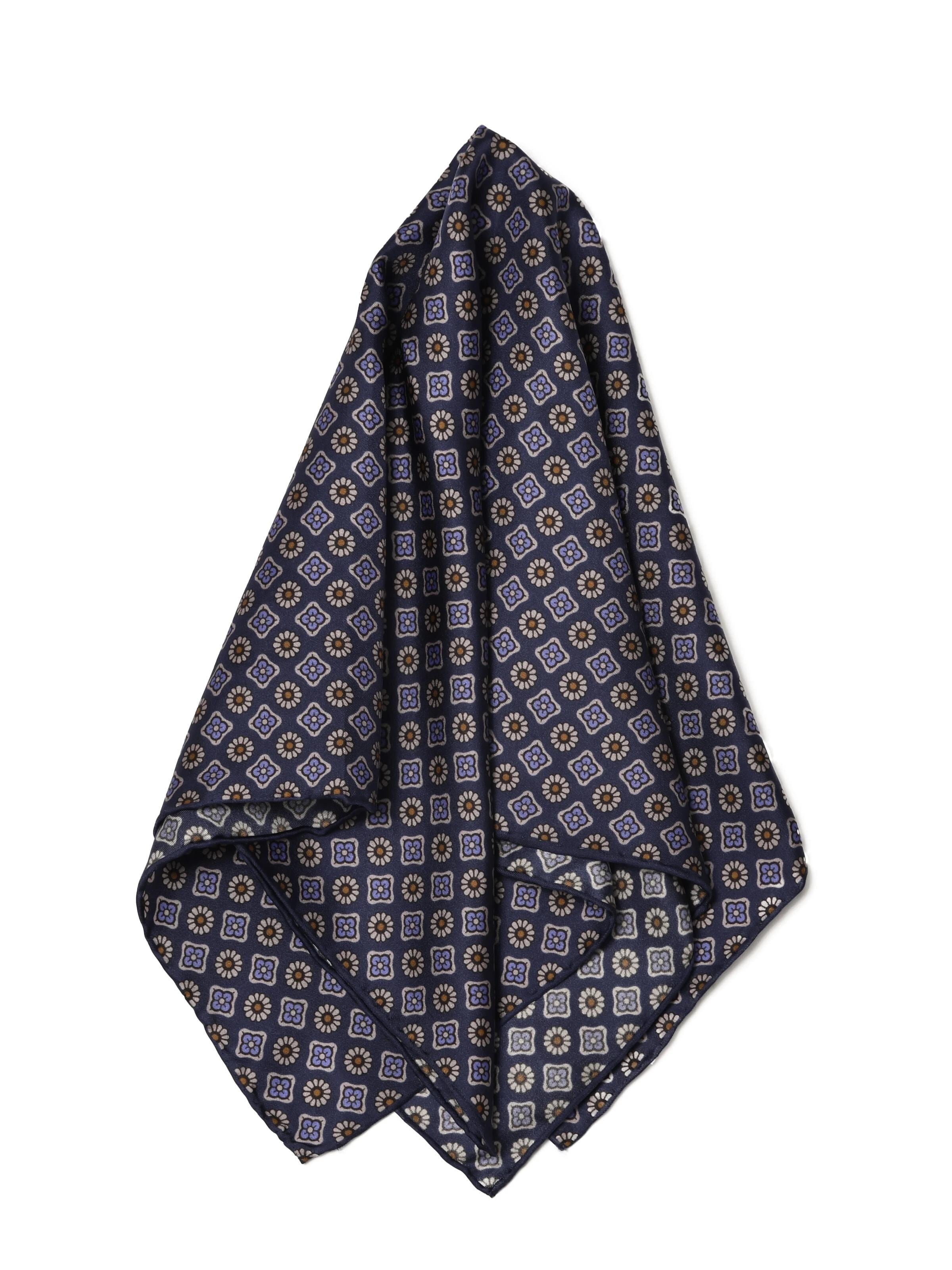 MayTree Scarf 'Herrenseidentuch mit dezentem Muster in Blau' in Blue: front