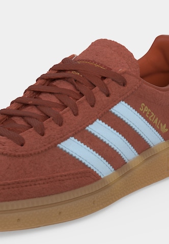 ADIDAS ORIGINALS - Sapatilhas baixas 'Handball Spezial' em vermelho