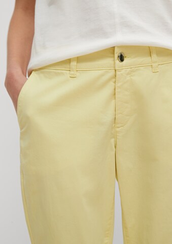 Regular Pantalon chino comma casual identity en jaune