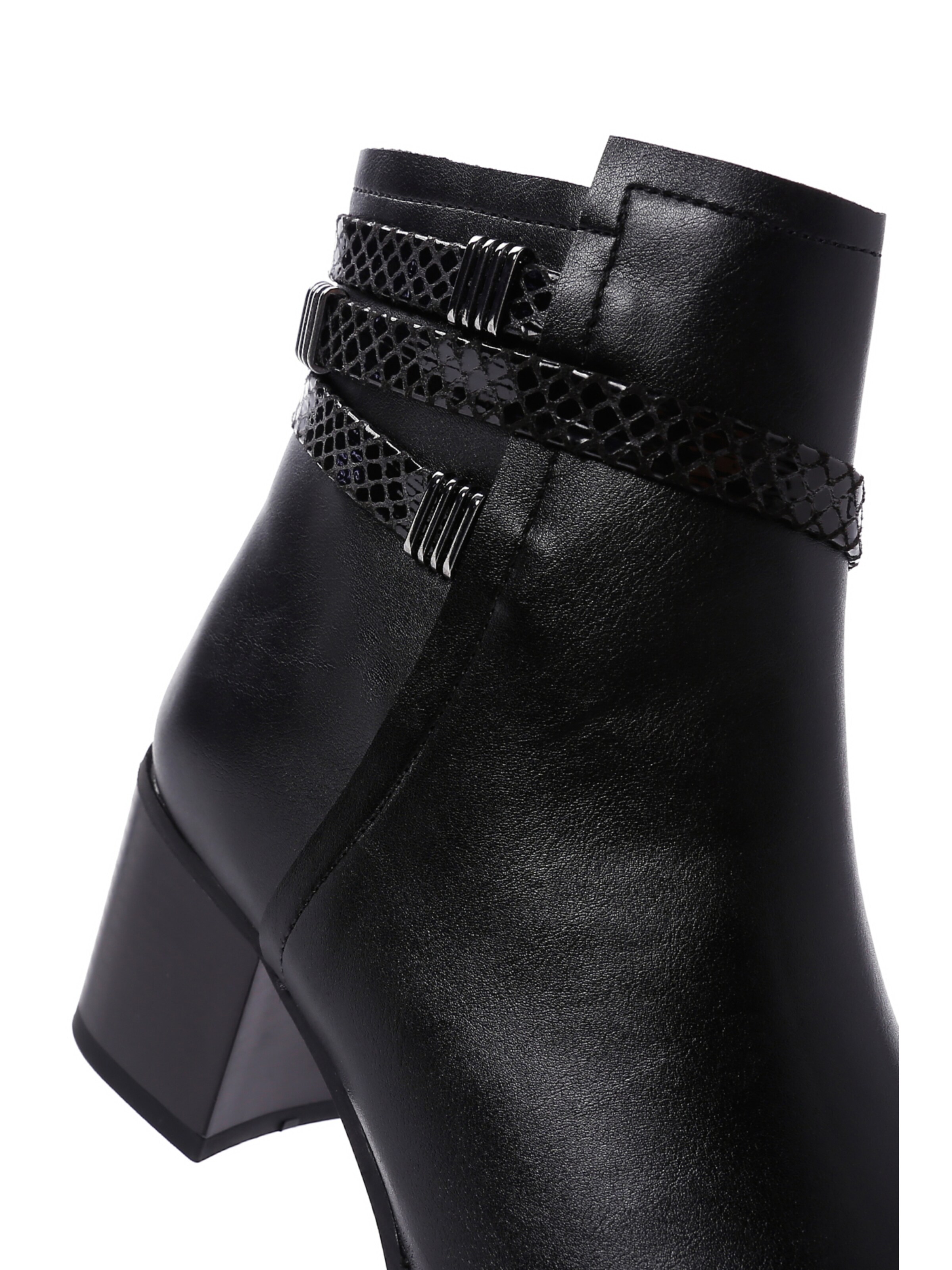 Derimod Ankle Boots in Schwarz