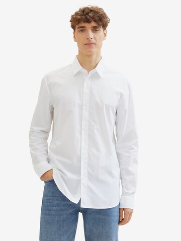 Coupe regular Chemise business TOM TAILOR DENIM en blanc : devant