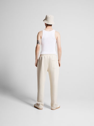 Bershka Loosefit Hose in Weiß