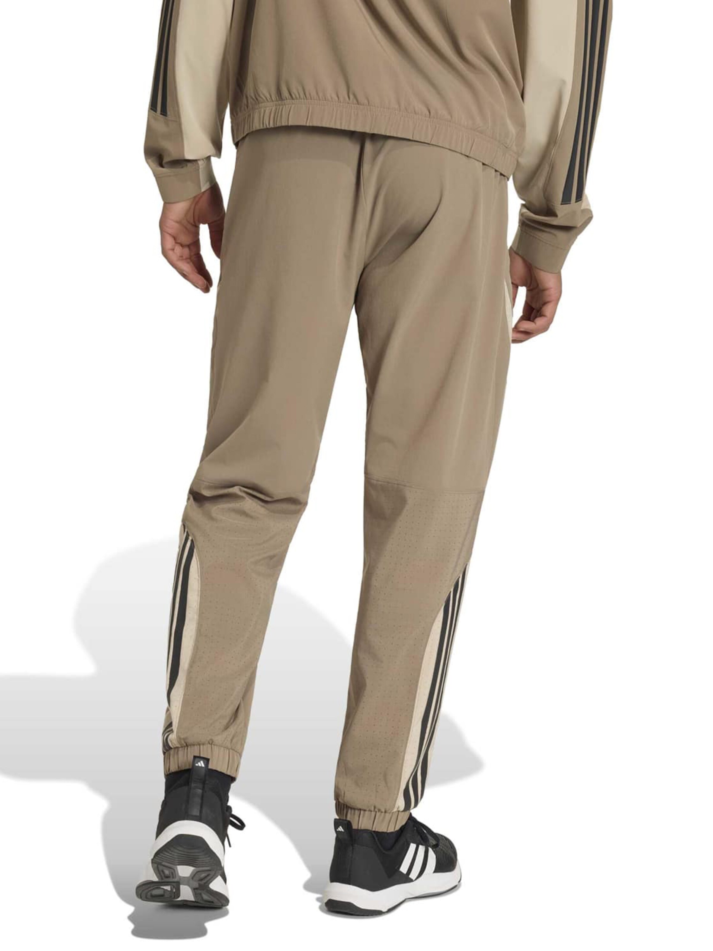 regular Pantaloni sportivi 'Essentials' di ADIDAS PERFORMANCE in verde