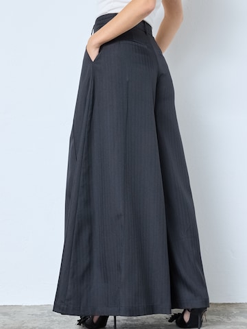 co'couture Широки крачоли Панталон 'Paris' в черно