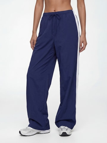 V!BE STUD!OS Wide leg Παντελόνι σε μπλε: μπροστά