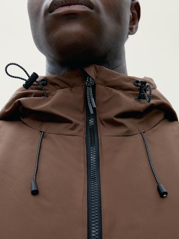 Skinny Veste de sport ' Volga ' Born en marron