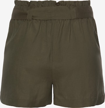 LASCANA Regular Shorts in Grün