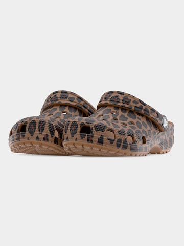 Calzatura aperta 'Classic' di Crocs in marrone