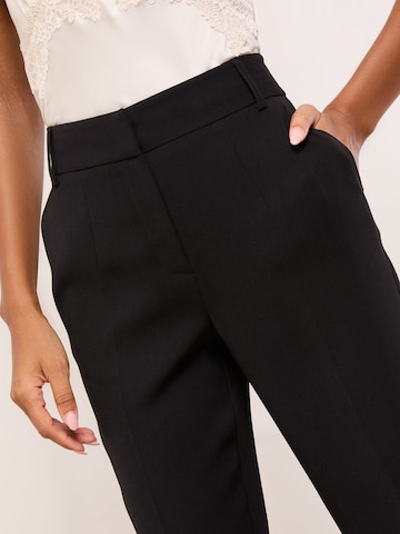 Effilé Pantalon à plis Lipsy en noir