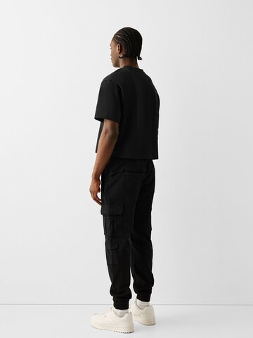 Bershka Tapered Cargobroek in Zwart