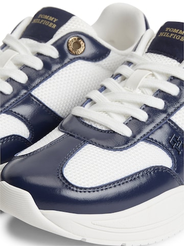 Baskets basses TOMMY HILFIGER en blanc