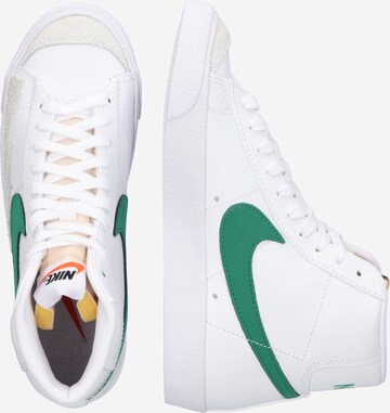 Nike Sportswear Korkeavartiset tennarit 'Blazer Mid 77' värissä valkoinen