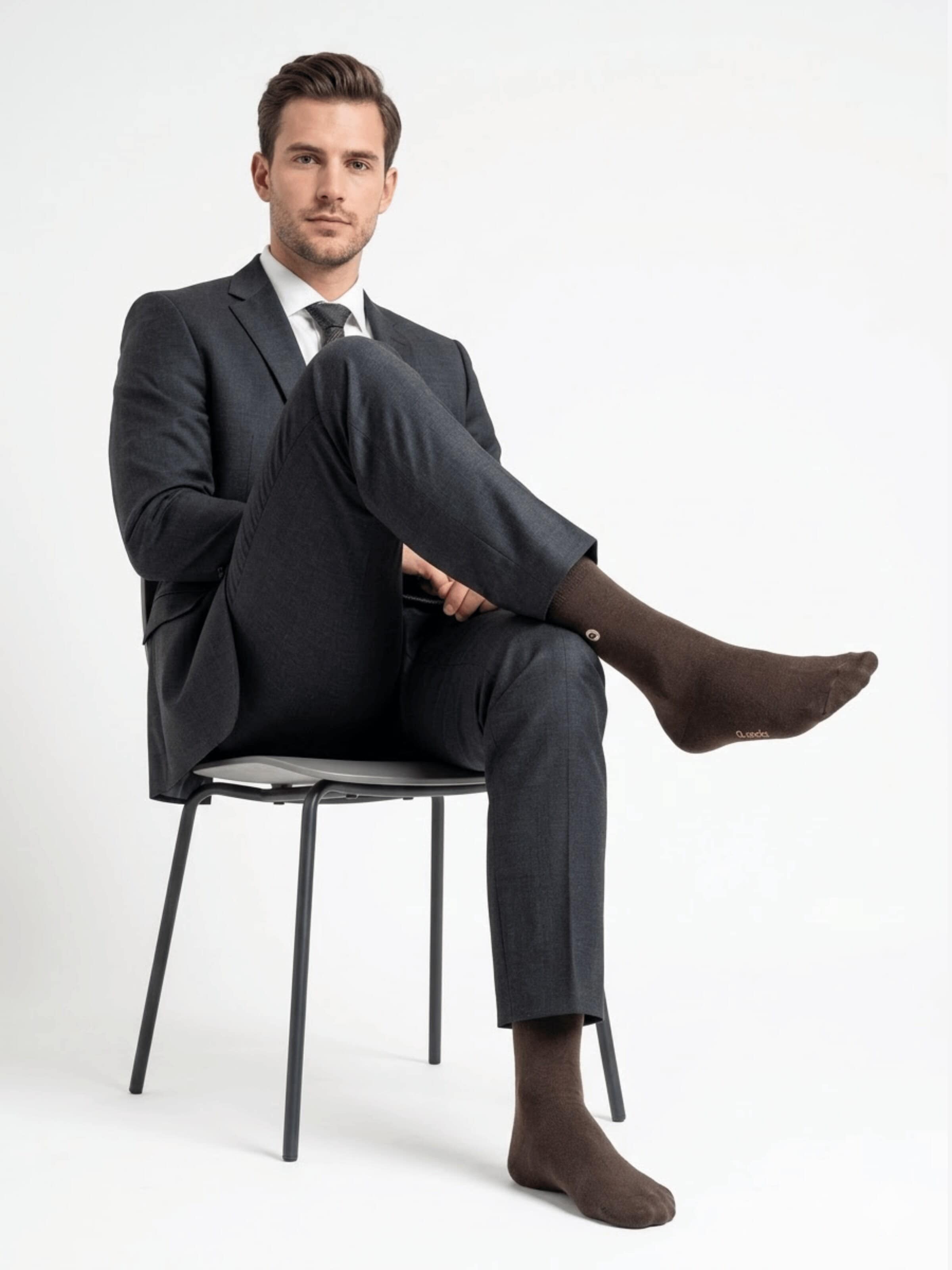 Chaussettes QOLONIA en gris : devant