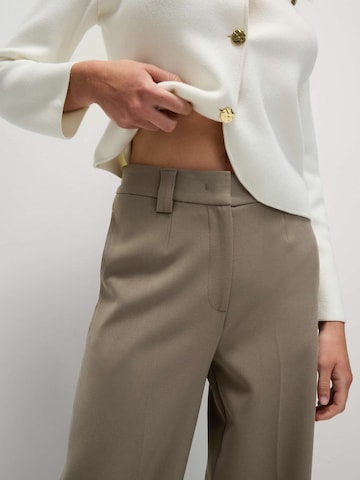 Wide leg Pantaloni con piega frontale di Marks & Spencer in marrone