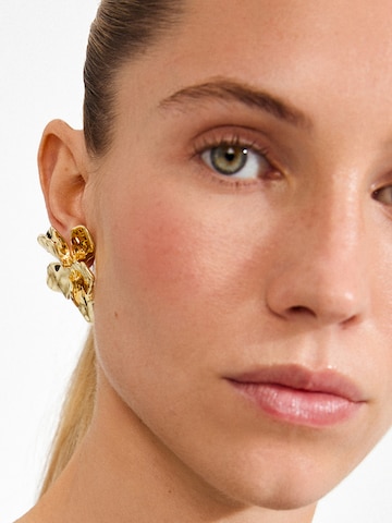 Cercei 'Halen' de la Pilgrim pe auriu