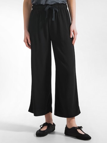 DEHA Wide leg Trousers in Black: front