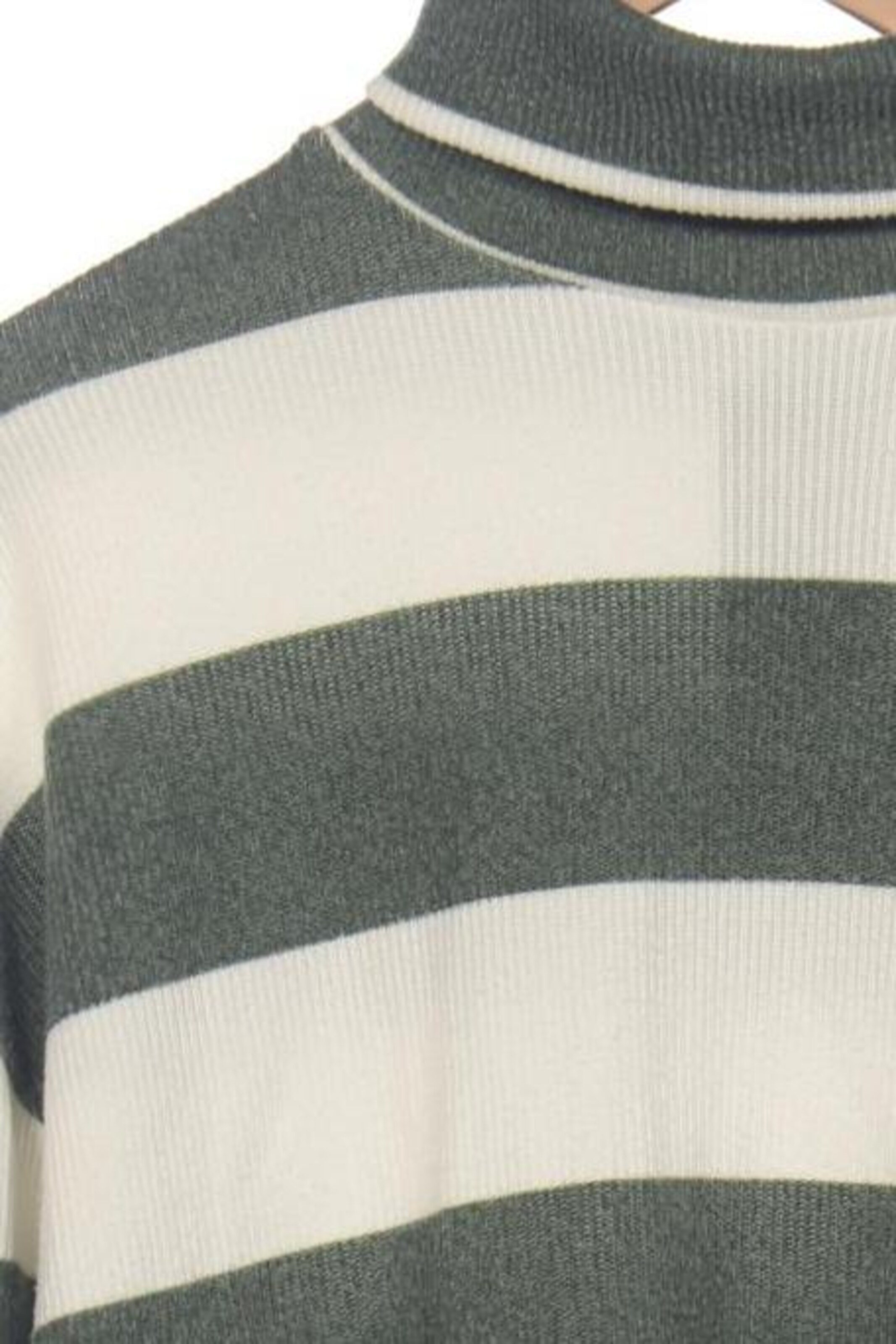 Stradivarius Sweater & Cardigan in M in Green