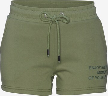 Pantalon BUFFALO en vert : devant