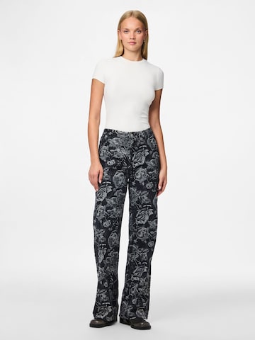 PIECES - Pierna ancha Vaquero 'PCMarosa' en negro