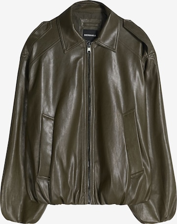 BershkaPrijelazna jakna - zelena boja: prednji dio