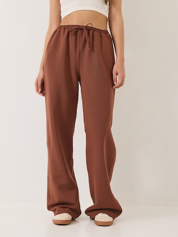 Bianco Lucci Широкий Штаны в Коричневый: спереди