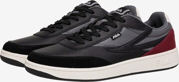 Baskets basses 'SEVARO' FILA en noir