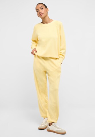 MUSTANG Tapered Pants 'Nucia' in Yellow