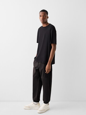 Bershka Tapered Broek in Zwart