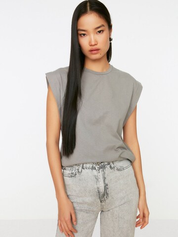 T-shirt Trendyol en gris : devant