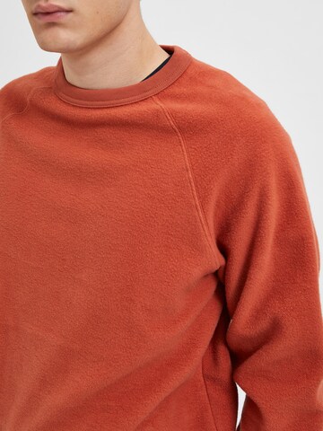 Sweat-shirt 'Karl' SELECTED HOMME en rouge