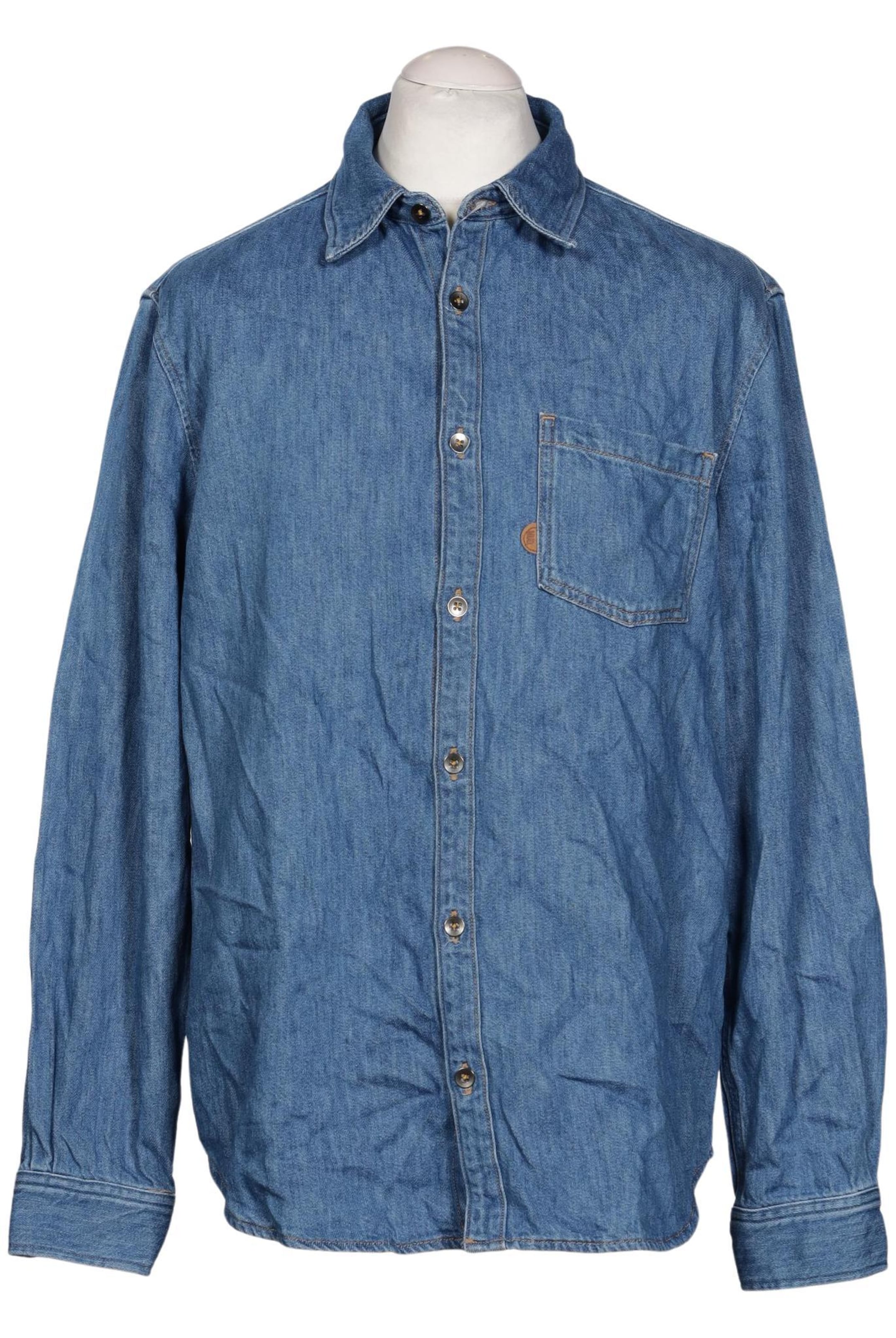 MUD Jeans Button Up Shirt in M in Blue: front