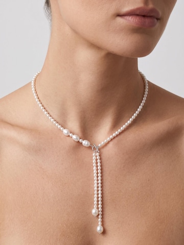 Collana 'SAINT LOUIS' di Ateliers Saint Germain in bianco