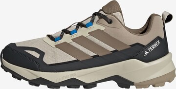 Chaussure basse 'Skychaser Ax5' ADIDAS TERREX en beige : devant