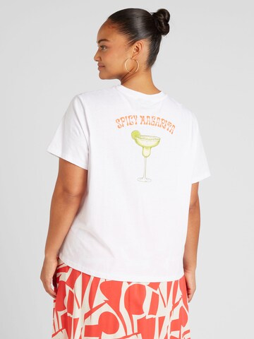 T-shirt 'PCKILANA' PIECES Curve en blanc : devant