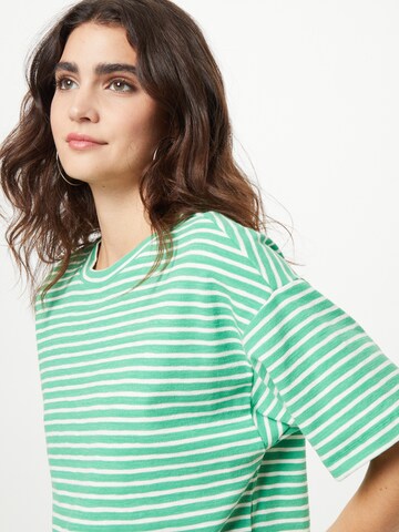 Tricou de la ESPRIT pe verde