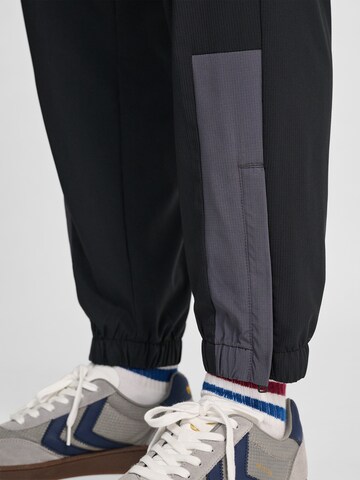 Hummel Tapered Broek in Zwart