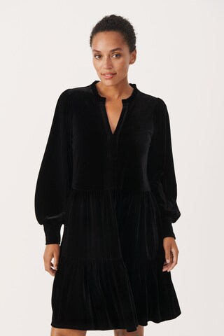 Robe-chemise 'Viggase' Part Two en noir : devant