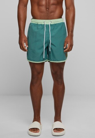 Shorts de bain Urban Classics en vert : devant