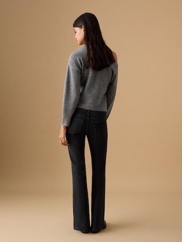 MANGO TEEN - Acampanado Vaquero 'Thalia' en negro