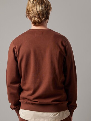 OWN Off With Nature Sweatshirt 'Felpa Felpata Girocollo' in Bruin