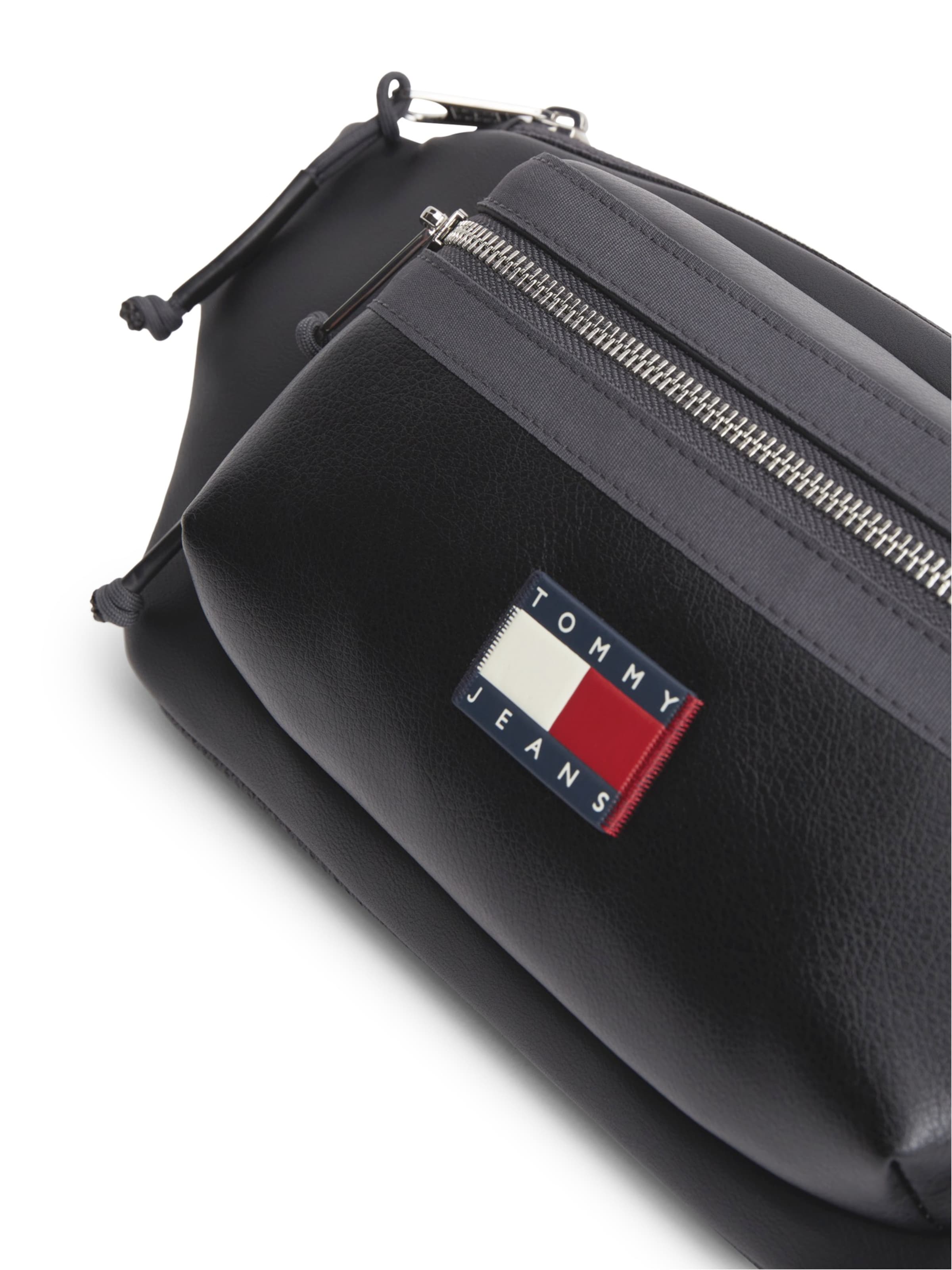 Tommy Jeans Olkalaukku 'ELEVATED' värissä musta